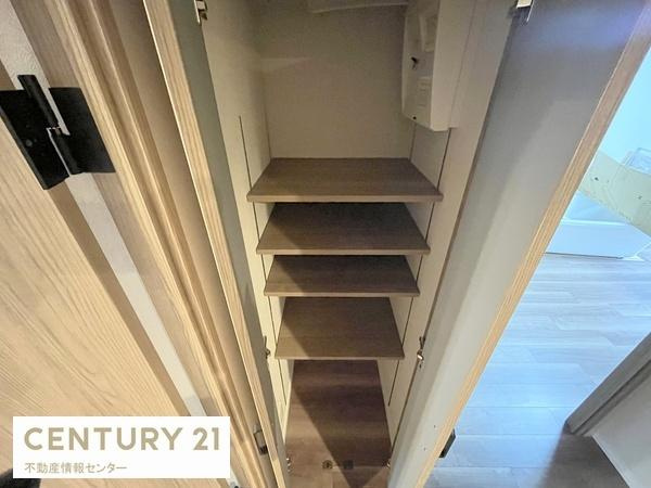 【収納】 | 千島第１コーポ２号棟 | 廊下にも収納スペースがございます！
