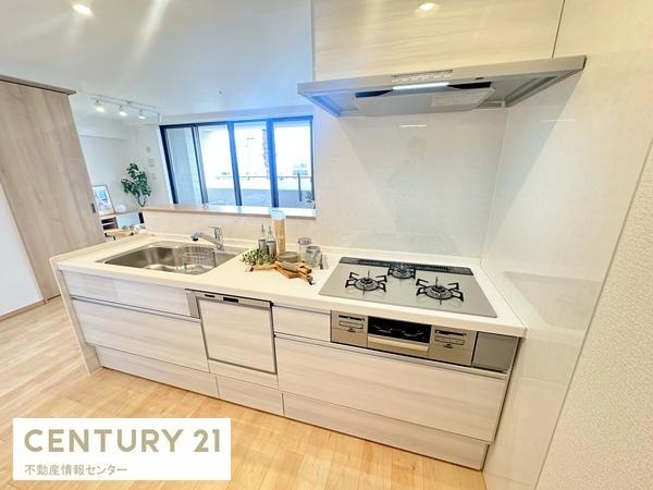 【キッチン】 | キングマンション大阪ベイ | 南東向きのバルコニー！
陽当り、通風良好！
良く陽が入る造りです！