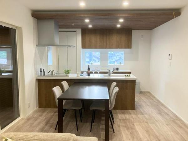 タマタウン青葉台　3号地の居間・リビング|18帖のリビングです