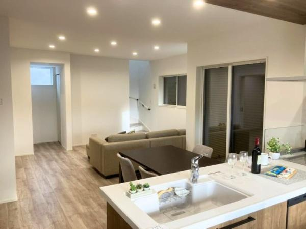 タマタウン青葉台　3号地の居間・リビング|18帖のリビングです