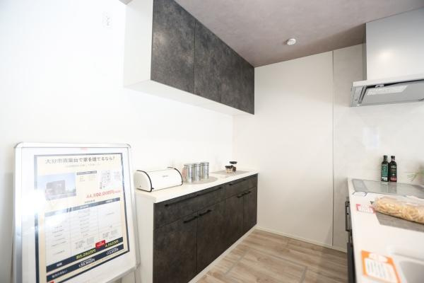 タマタウン青葉台　2号地のキッチン|食洗機、浄水器、カップボードが標準仕様、オール電化のIHクッキングヒーターです。