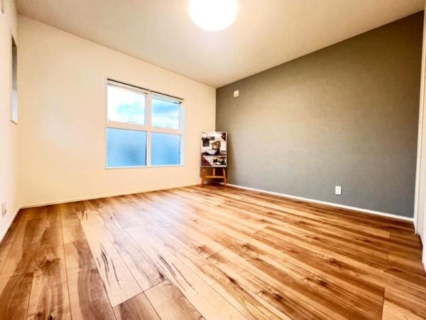 タマタウン坂ノ市3　5号地の洋室|オシャレで広々とした空間が広がっています。