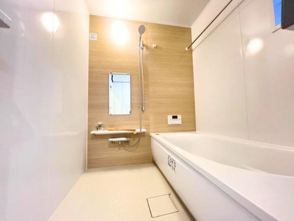 タマタウン坂ノ市3　5号地の浴室|1616の明るいTOTOユニットバス。
