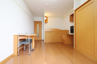 【居間・リビング】 | レオパレスノーブル・ノーヴァⅡ | 当社人気のベッドタイプ！収納付きベッドがオススメ！