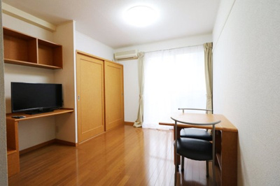 【居間・リビング】 | レオパレスノーブル・ノーヴァⅡ | 家具家電付により急な転勤や新生活を今すぐスタートできます！