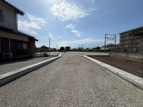 ピースタウン東近江市小脇町Ⅰの前面道路含む現地写真|2026年4月19日撮影