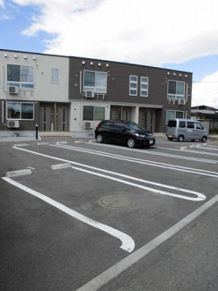 【駐車場】 | メゾン　アルモニー | 車をお持ちの方に嬉しい駐車場付きの物件です