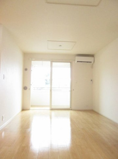 【居間・リビング】 | メゾン　アルモニー | こちらの居間で趣味の時間をお楽しみください