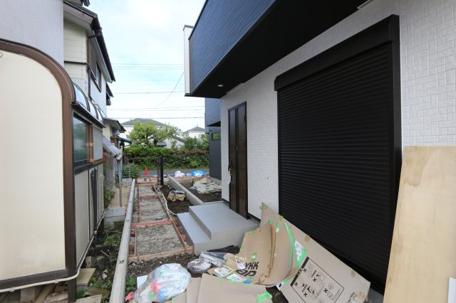 【GRAFARE　ZEH水準仕様】小平小川町８期の外観|小学校まで徒歩６分。お子様の足でもラクラクの距離。
パパママも安心の立地ですね。