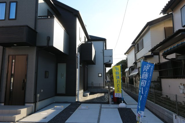 【GRAFARE　ZEH水準仕様】小平小川町８期の外観|小学校まで徒歩６分。お子様の足でもラクラクの距離。
パパママも安心の立地ですね。