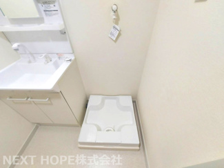 【洗面所】 | パストラル昆陽 | 洗面室内には室内洗濯機置き場もございます♪もちろん新品です！！
