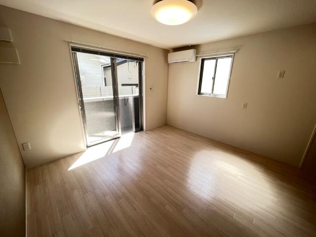 サンパレスⅨの居間・リビング|洋室