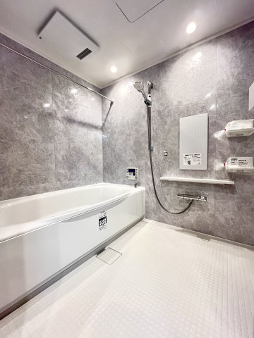 ファミール長居公園の浴室|コンパクトで使いやすいお風呂です