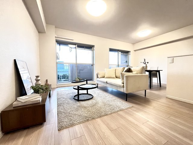 南港はなのまち住宅34号棟の居間・リビング