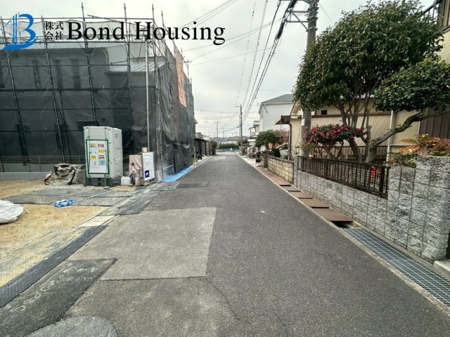 LDK約18帖・安心の長期優良住宅　玉津町新方の前面道路含む現地写真