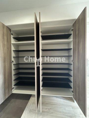 【玄関】 | グリーンパーク新小岩 | 【玄関】玄関には大型のシューズクローゼットを設置しておりますのでいつでもスッキリりとした空間を保てます。玄関周りを清潔に使うのはとても大事なことですよね。