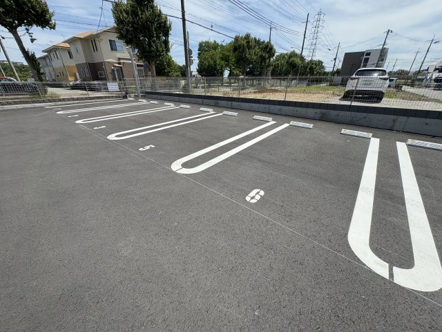 カーサ　クラージュの駐車場