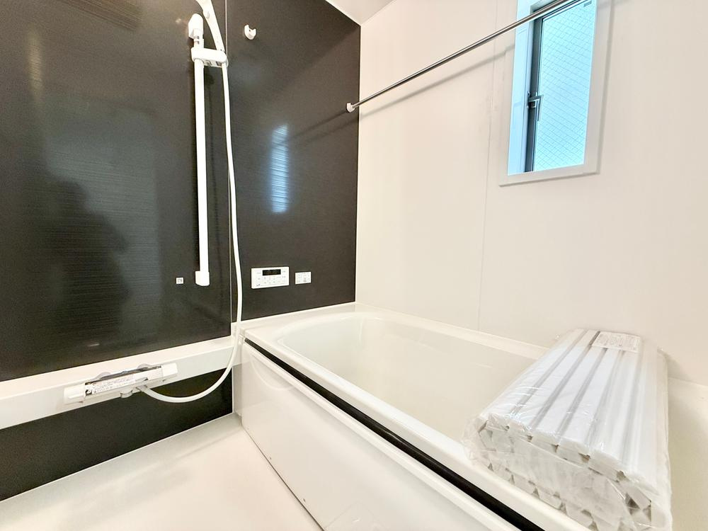 【Cradle garden】東久留米市滝山第11の浴室|追い焚き機能、浴室乾燥機付のバスルームです。お天気の悪い日はお風呂で洗濯物が乾かせます。