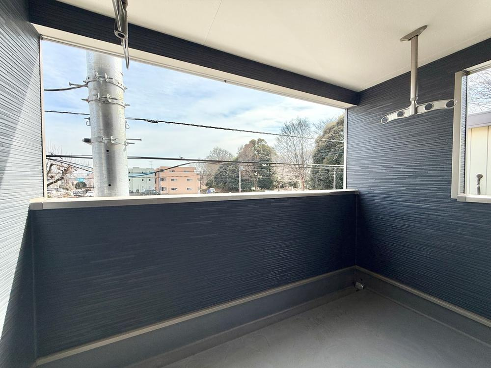 【Cradle garden】東久留米市滝山第11|急な雨が降っても安心のインナーバルコニー採用♪お洗濯物もたっぷり干せますね