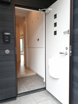 【玄関】 | アゼリアガーデン | 落ち着いた玄関です