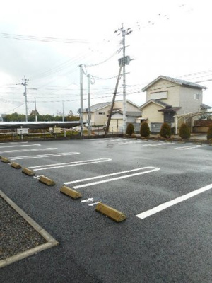 【駐車場】 | ハピネス・Ⅰ | 駐車場があるので、車を買う予定の方も安心です