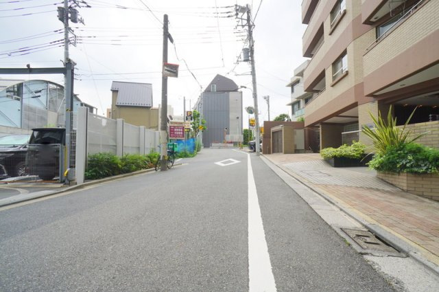南青山７　土地の前面道路含む現地写真|☆接道状況☆
北側公道　幅員約4.0m　間口約16.2m
西側公道　幅員約5.8m　間口約10.5m