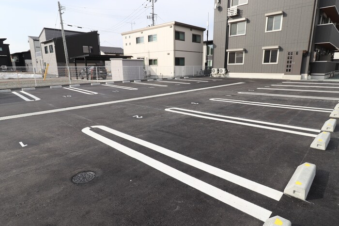 RESUA向中野　D棟の駐車場