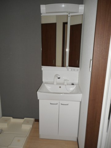 朝の身支度には欠かせない独立洗面化粧台