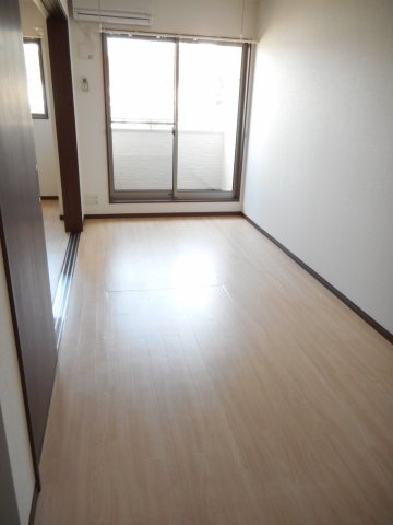 個人の部屋や寝室として使える洋室です