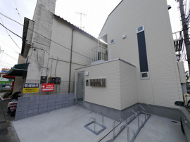 毎日通るエントランスはこのようになっています