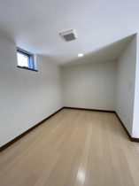 開放的な寝室です