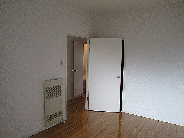 バードタウン2番館の居間・リビング|※別号室の写真です。現況優先となります。