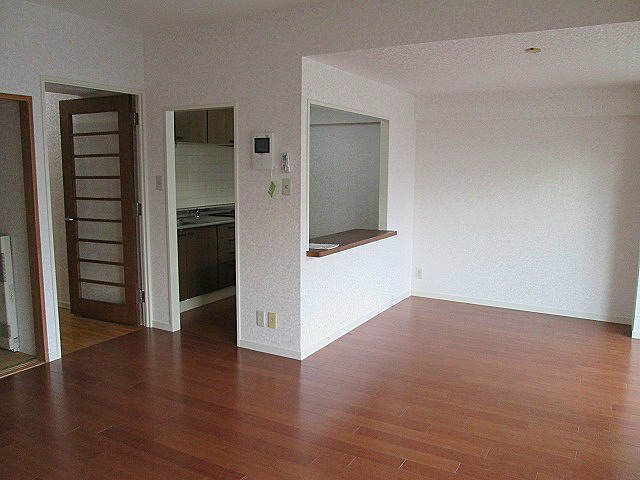 バードタウン2番館の居間・リビング|広々としたリビングルームです
※別号室の写真です。現況優先となります。