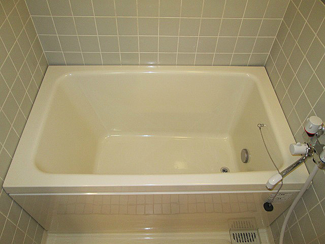 バードタウン2番館の浴室|追い焚き機能付きバス
※別号室の写真です。現況優先となります。