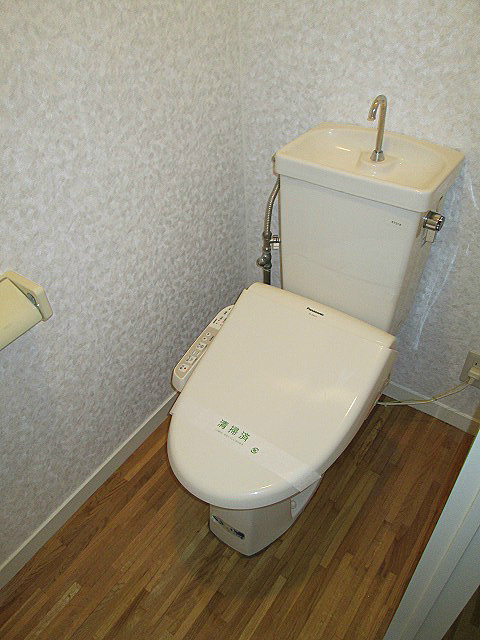 バードタウン2番館のトイレ|温水洗浄便座付き
※別号室の写真です。現況優先となります。