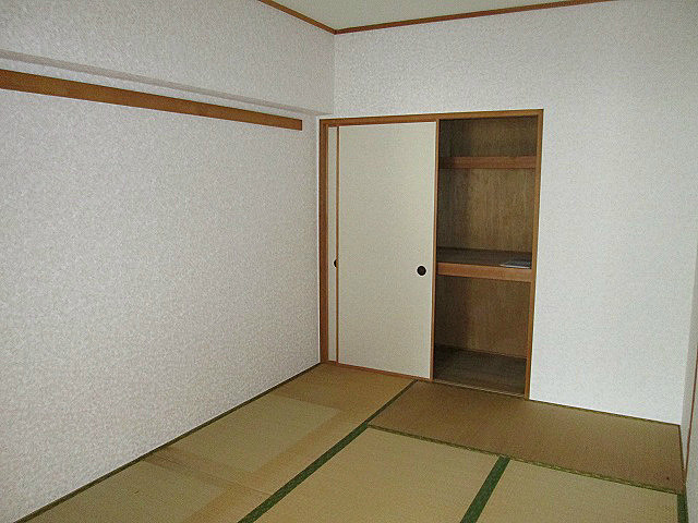 バードタウン2番館の居間・リビング|※別号室の写真です。現況優先となります。