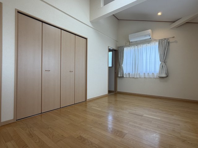 寺内イサノ貸家の寝室|寝室9帖