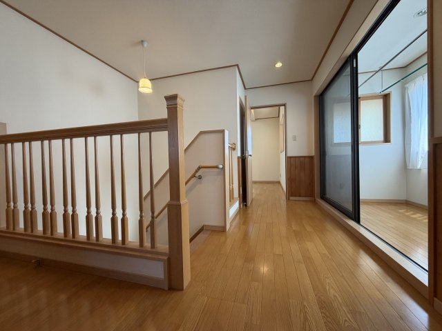 寺内イサノ貸家の内装|2階ホール