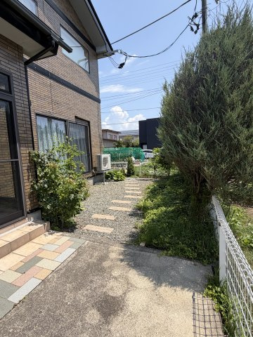 寺内イサノ貸家の庭