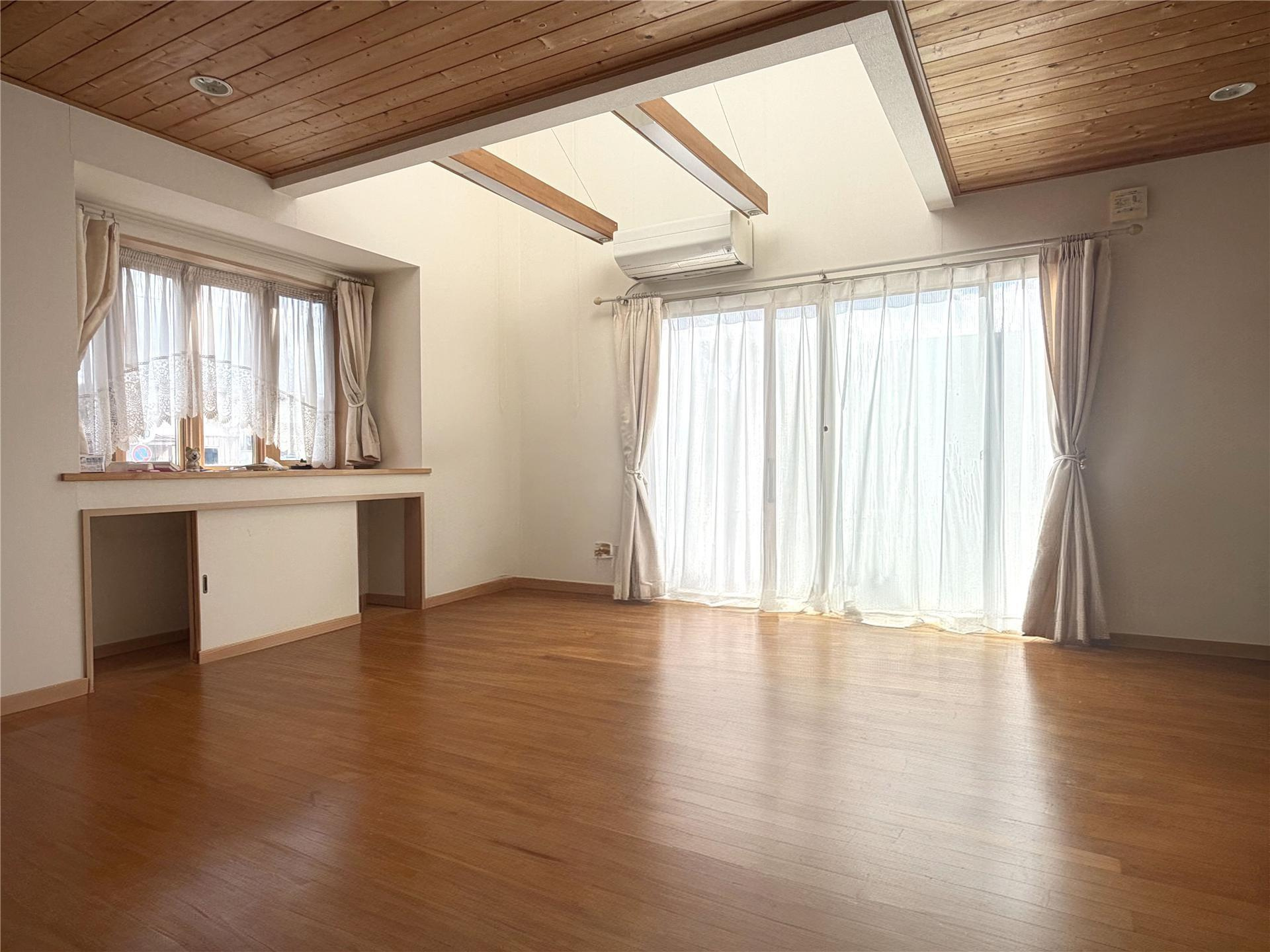 寺内イサノ貸家の居間・リビング