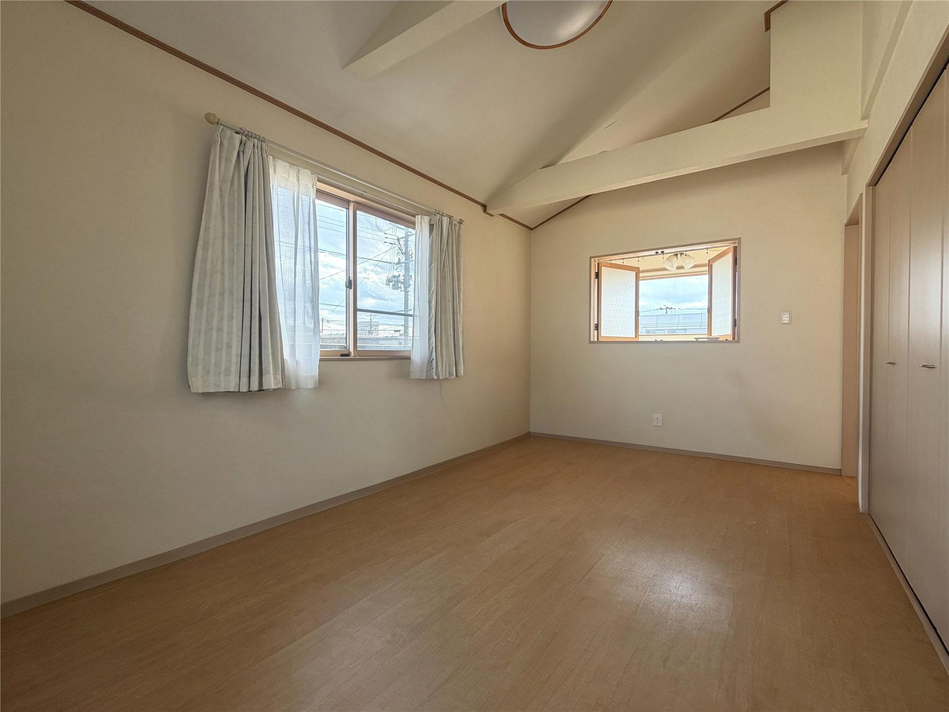 寺内イサノ貸家の洋室|2階寝室