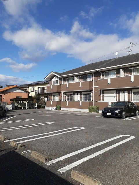 コルソプレッソの駐車場