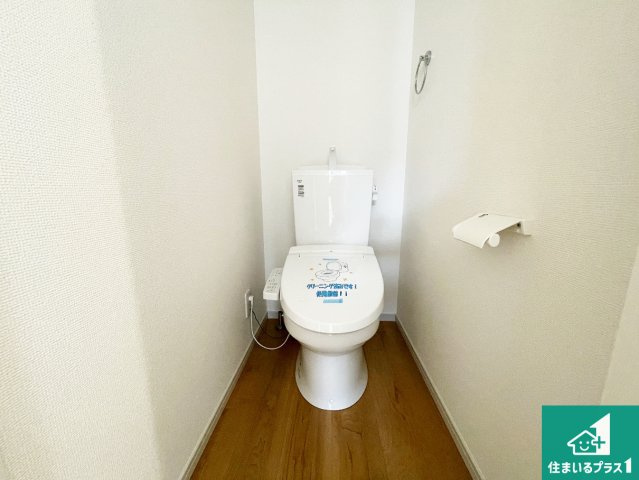 高槻市野田　第1期　新築一戸建てのトイレ|1・2階の2ヶ所にあるので、朝の忙しい時間の順番待ちもなく、深夜の利用にも大変便利です。