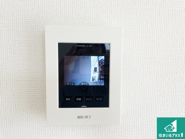高槻市野田　第1期　新築一戸建ての防犯設備|カラーモニターインターホン！声だけでなく来訪者の姿や顔がモニターで確認できるので、小さなお子様がいらっしゃるご家庭でも安心できます！