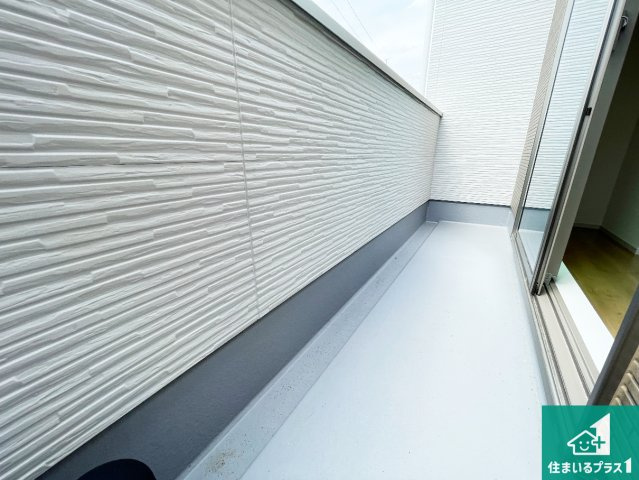 高槻市野田　第1期　新築一戸建てのバルコニー|日当たりのよいバルコニー！お部屋が開放的に！