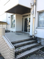 清潔なエントランスです