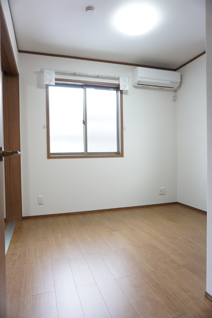 【新築】コンフォート中野 の洋室