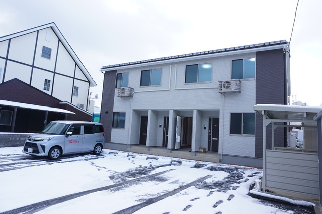 【新築】コンフォート中野 の駐車場