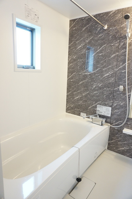 【新築】コンフォート中野 の浴室