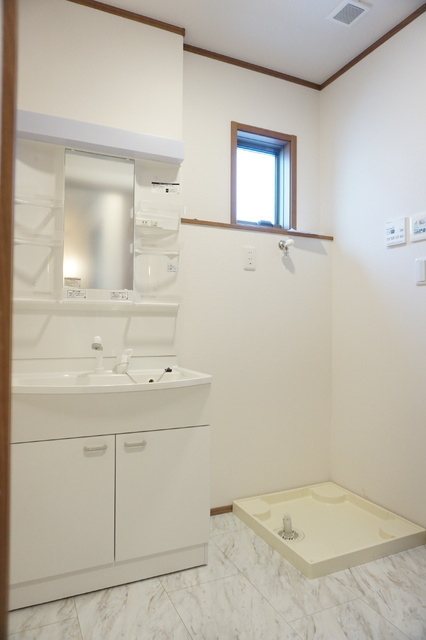 【新築】コンフォート中野 の独立洗面台